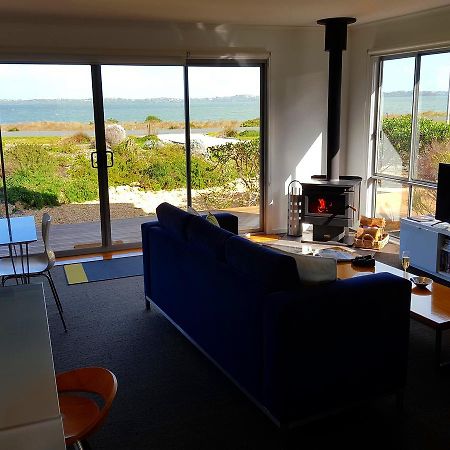 Villa Coorong Waterfront Retreat à Meningie Extérieur photo