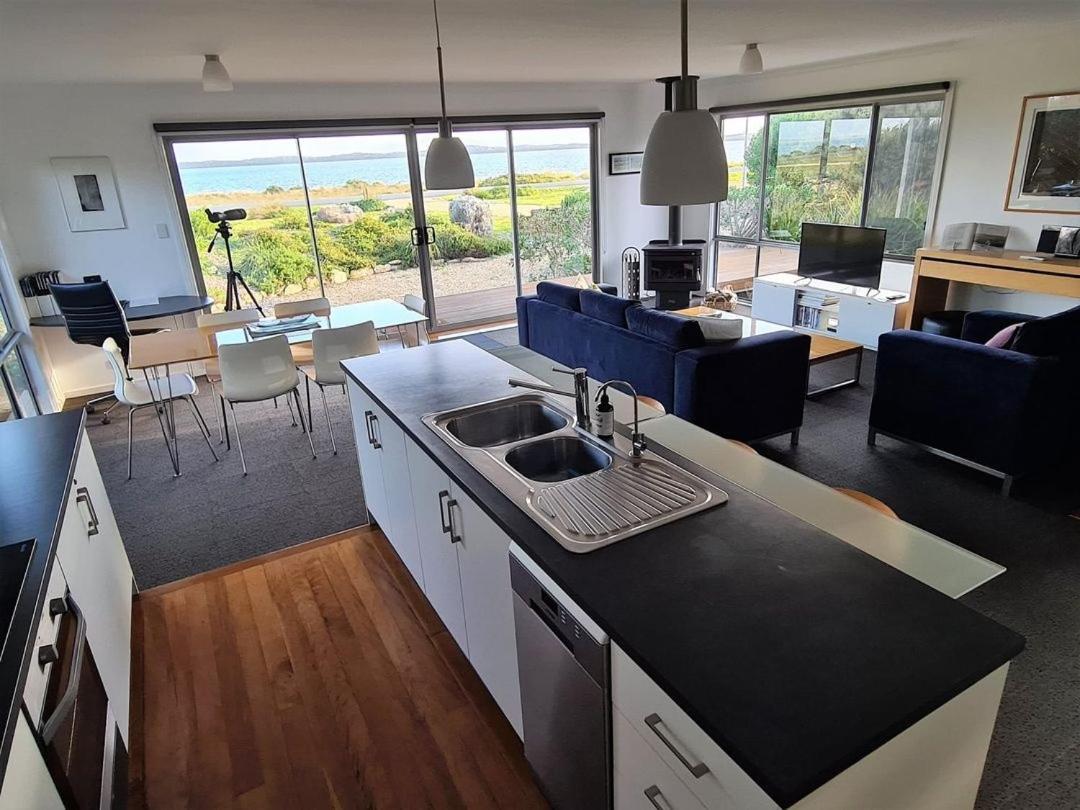 Villa Coorong Waterfront Retreat à Meningie Extérieur photo