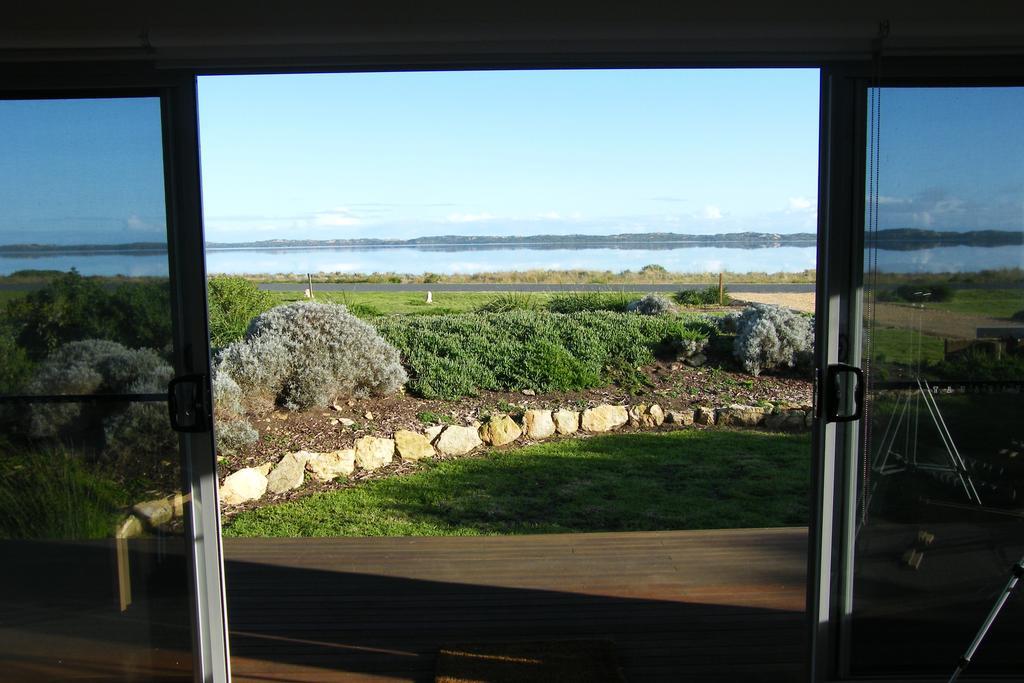 Villa Coorong Waterfront Retreat à Meningie Extérieur photo