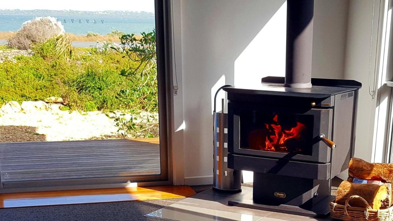 Villa Coorong Waterfront Retreat à Meningie Extérieur photo